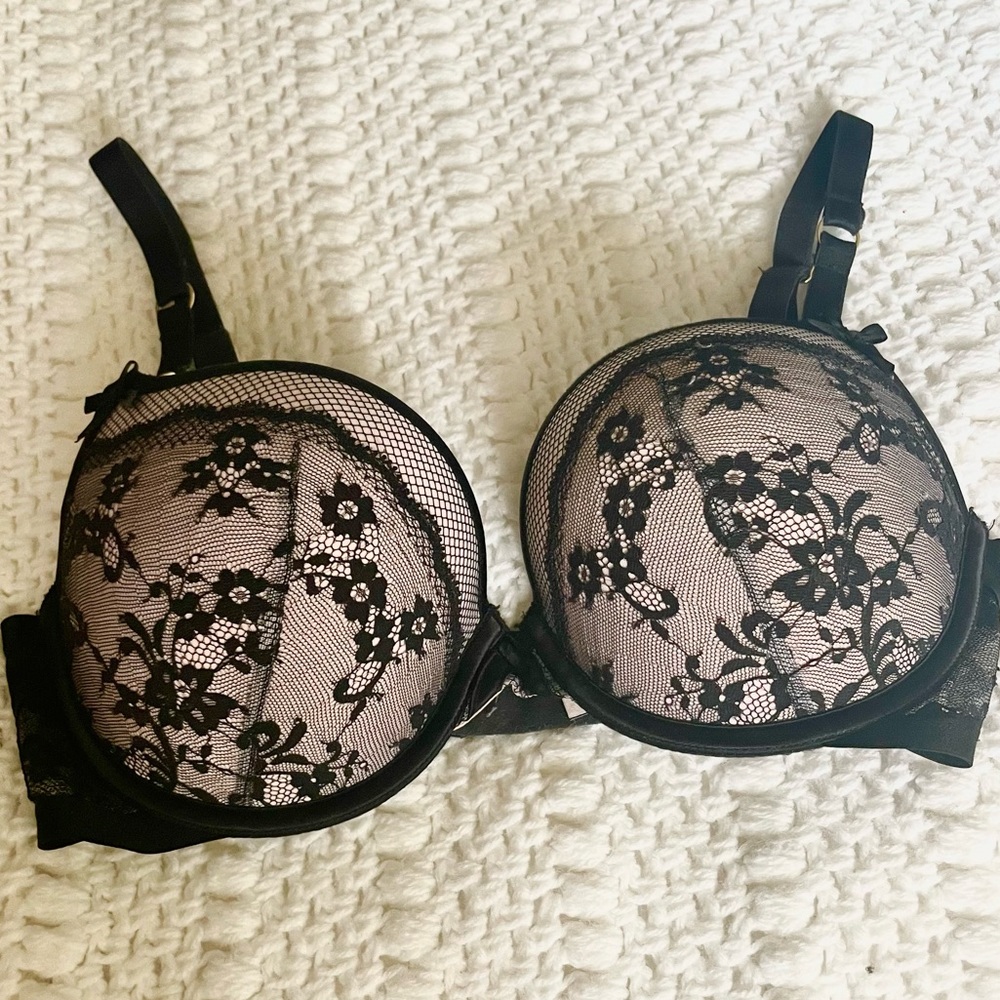 Victoria’s Secret Very Sexy Black & Pale Pink / Nude Lace Bow Padded Demi Bra